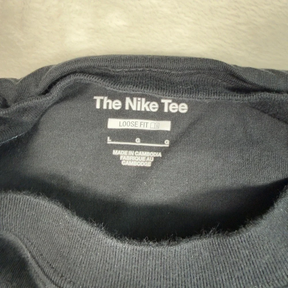 Nike‎ Tee Black Loose Fit Men's T-Shirt Graphic Print Size L Green Electric Wave